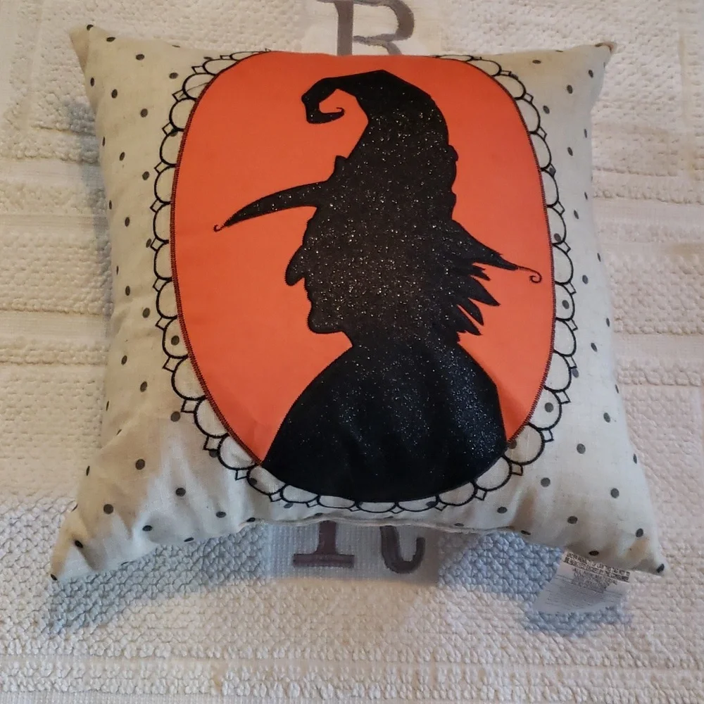 THE MIDNIGHT MARKET PILLOW